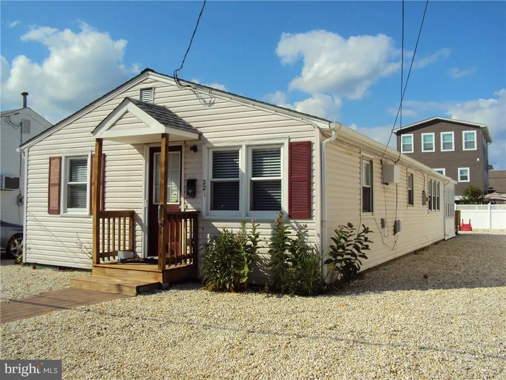 221 W 14th Street, Ship Bottom, NJ 08008