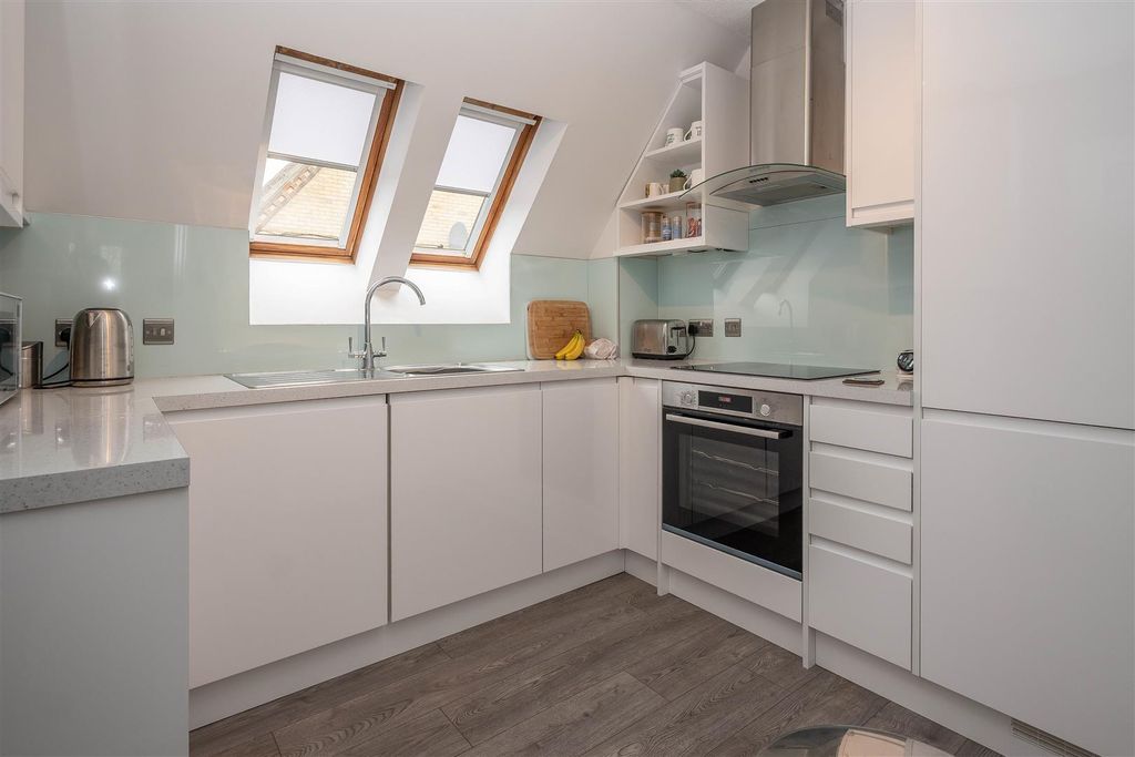 Additional image 4 of 1 bed flat for saleSawyers Hall Lane, Brentwood CM15