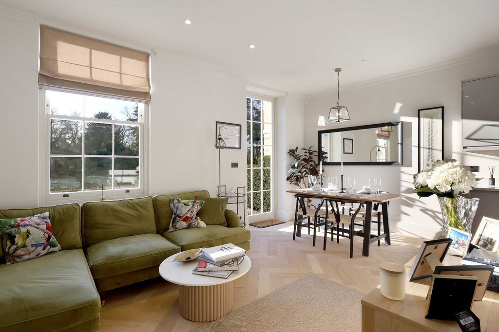 Additional image 2 of 3 bed flat for saleWesthorpe Park, Marlow, Buckinghamshire SL7