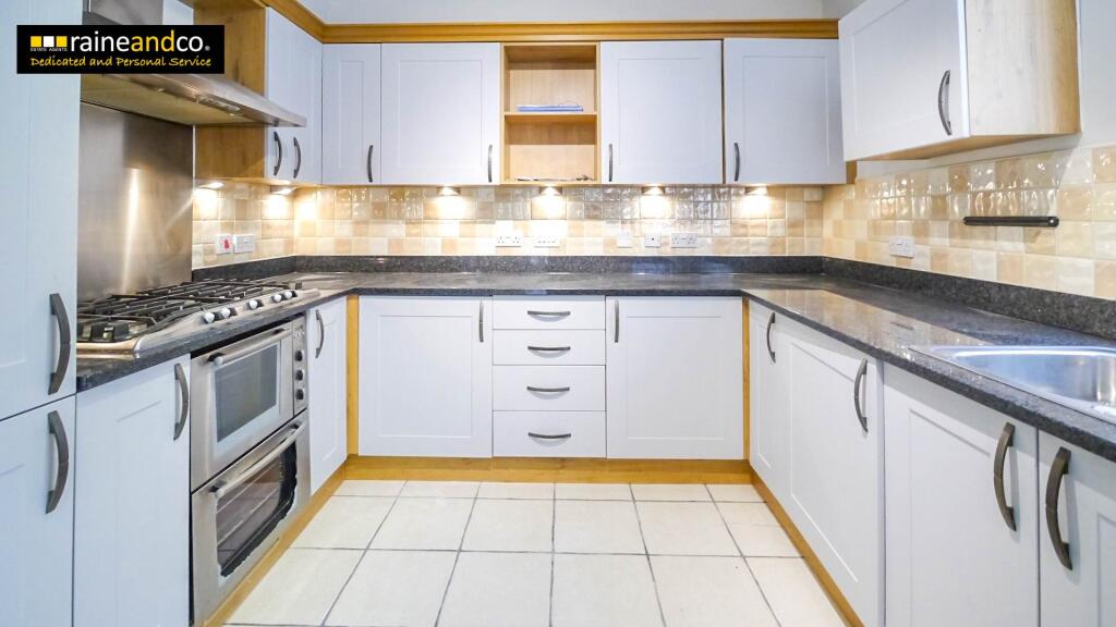 Astwick Manor, Coopers Green Lane, Hatfield photo 4