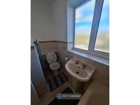 Candover Close, West Drayton UB7, Room to rent