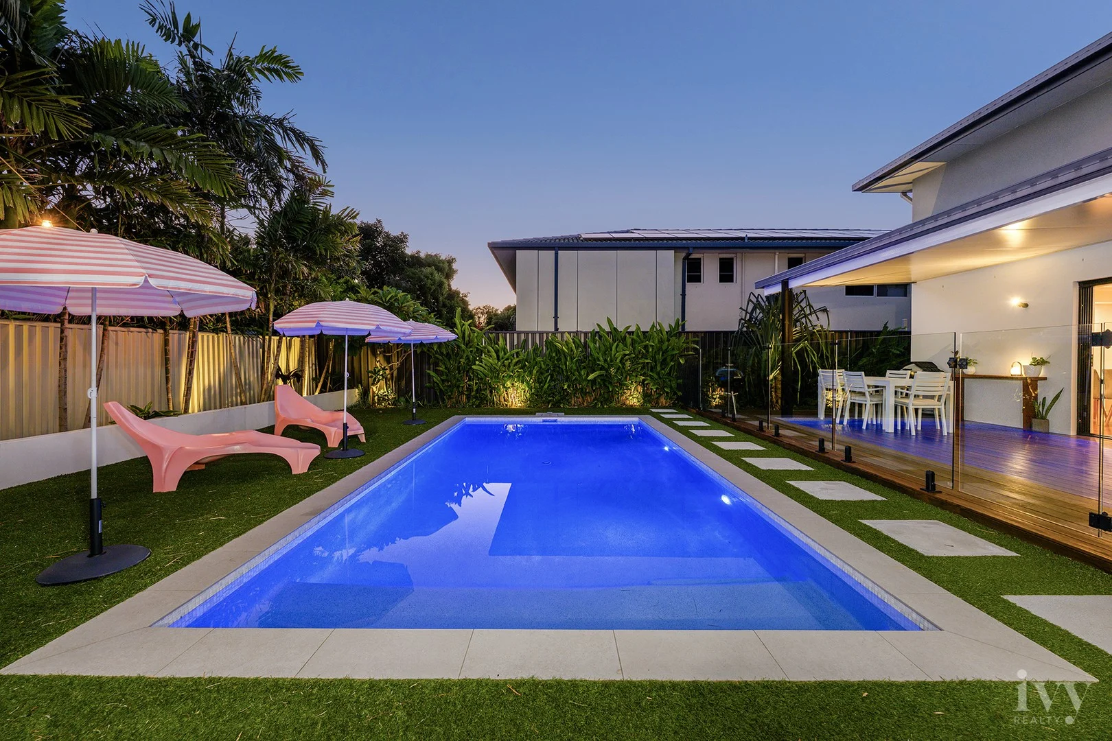 26 Scoter Avenue, Paradise Point QLD 4216