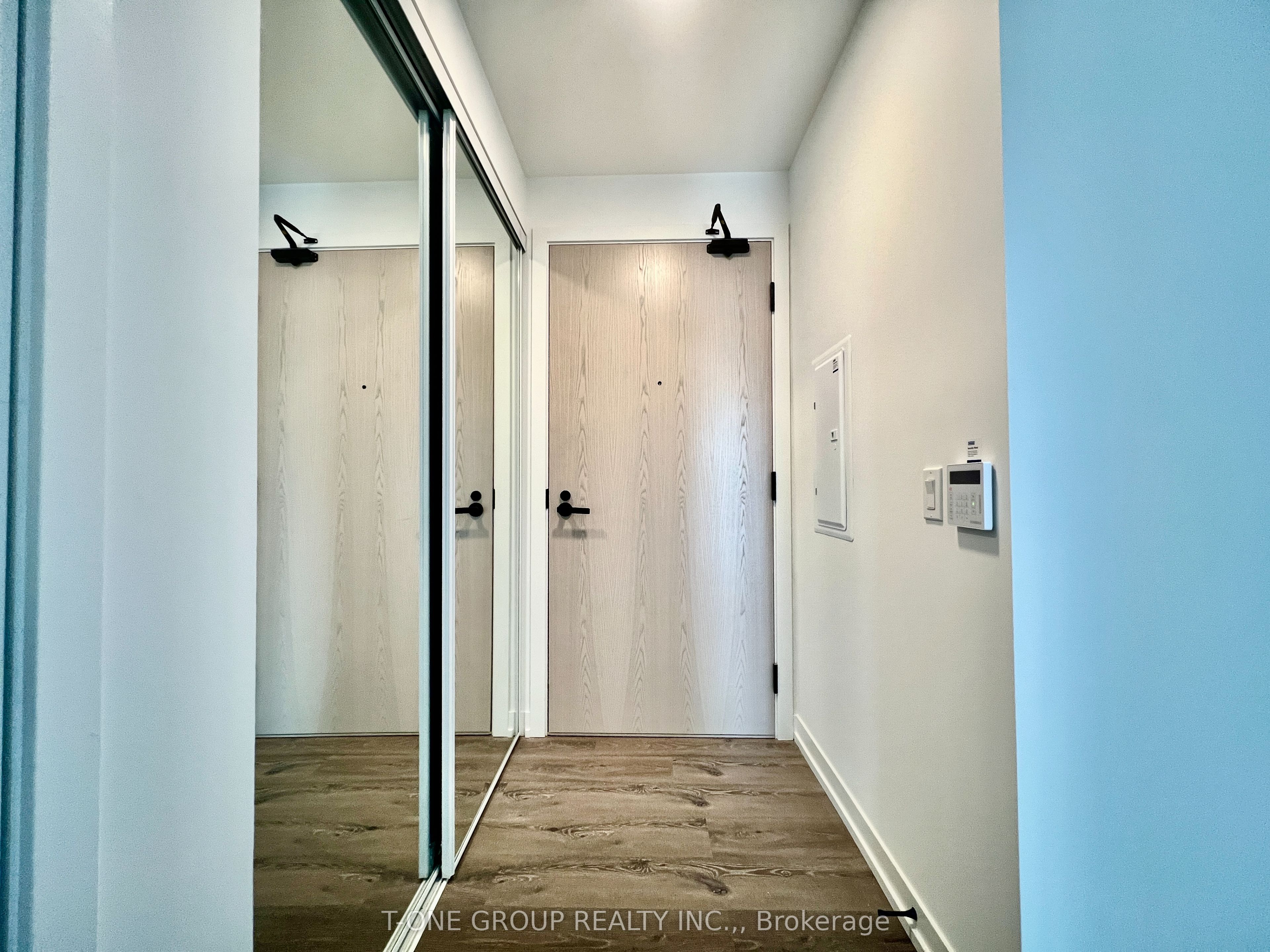 812-28 Interchange Way, Vaughan, ON, L4K 0P8 photo 2