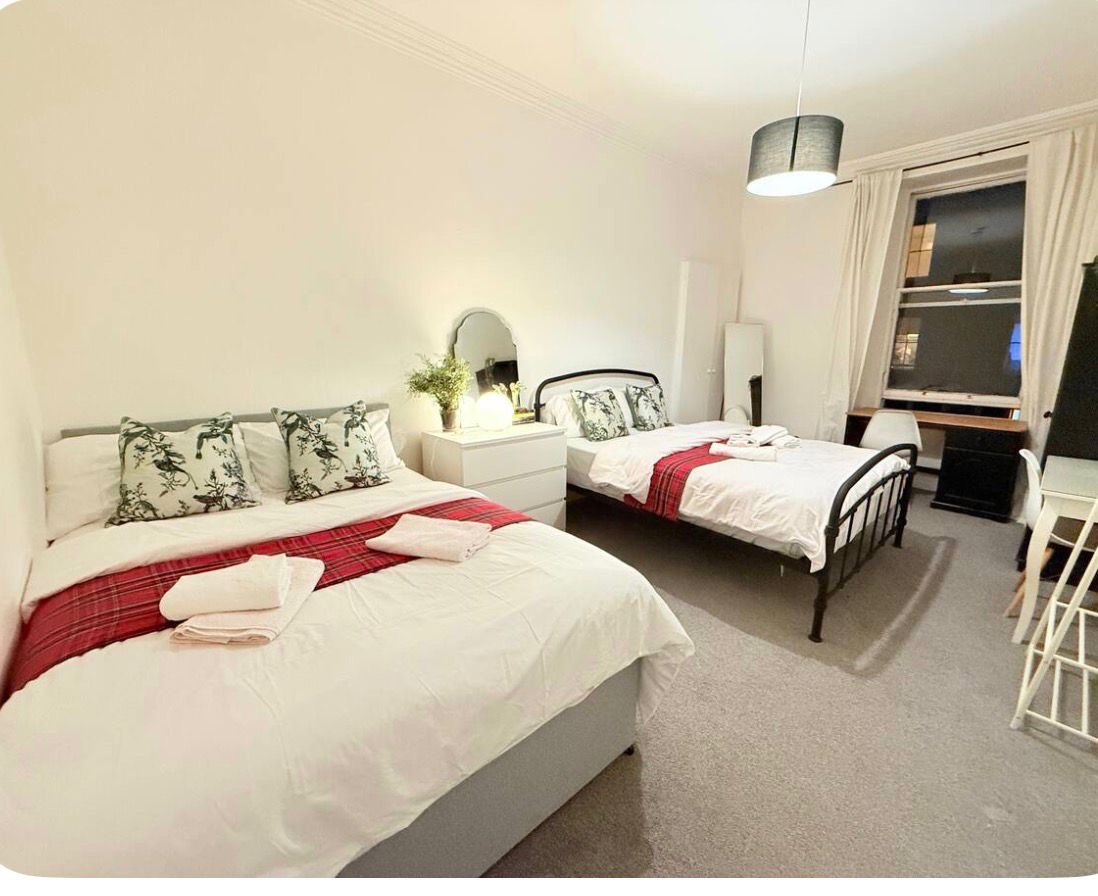 4 Bed Flat, Montague Street, EH8, N1 7GU photo 3