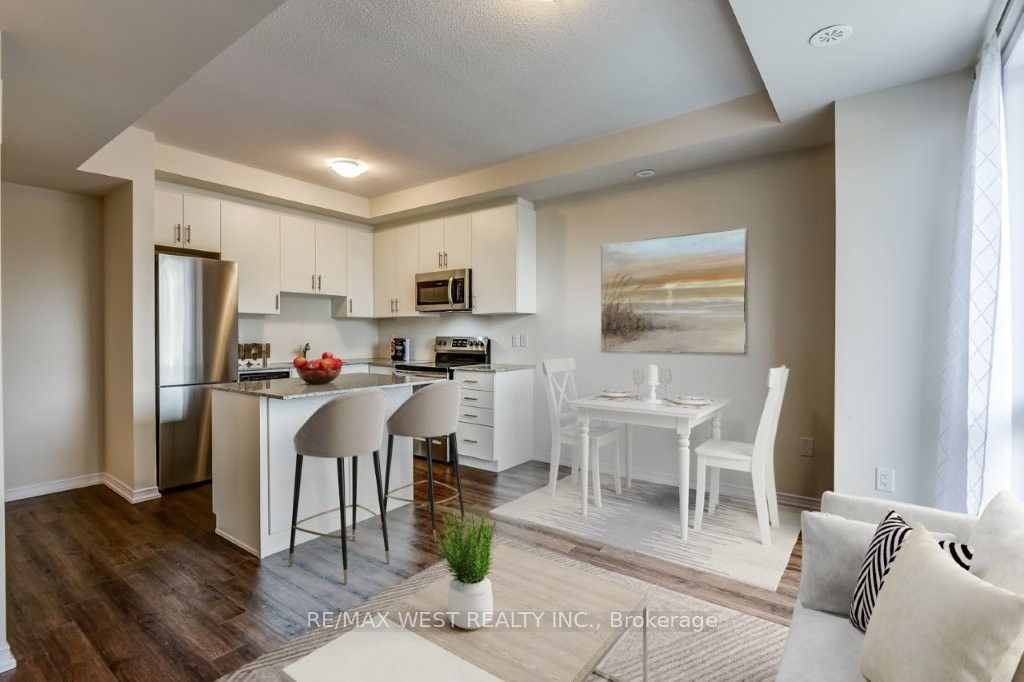 Th7-24 Fieldway Road, Toronto, ON, M8Z 3L1