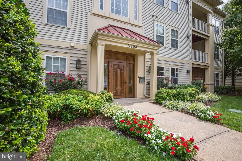 11808 Eton Manor Drive Unit 104, Germantown, MD 20876