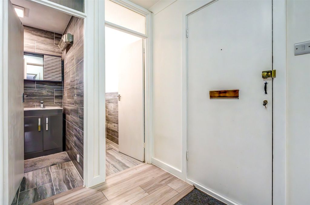 Additional image 12 of 2 bed flat for saleSunningdale Court, Jupps Lane, Goring-By-Sea, Worthing BN12