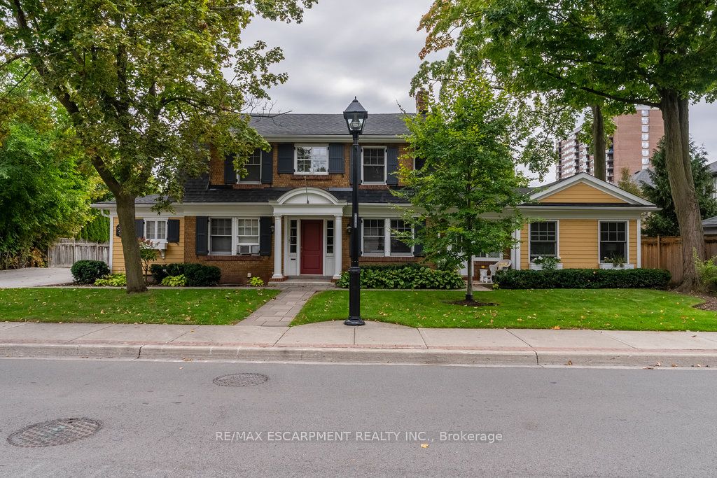 A-2080 Caroline Street, Burlington, ON, L7R 1L5