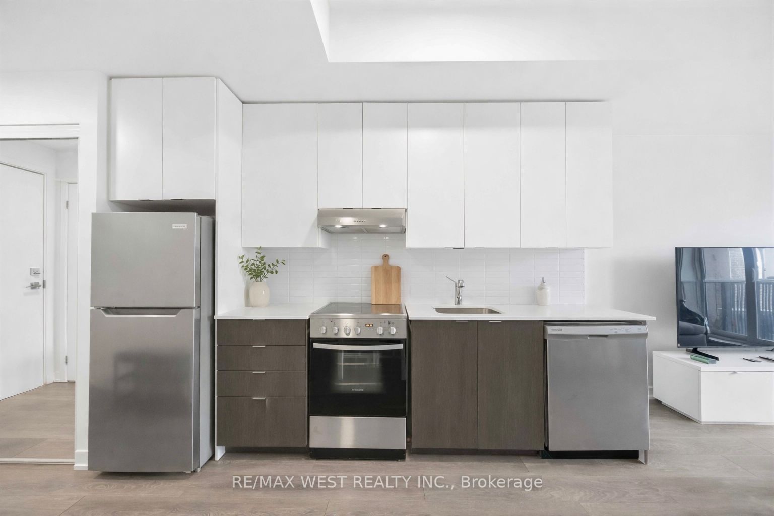 Additional image 2 of 311-120 Canon Jackson Drive, Toronto, ON, M6M 0B8