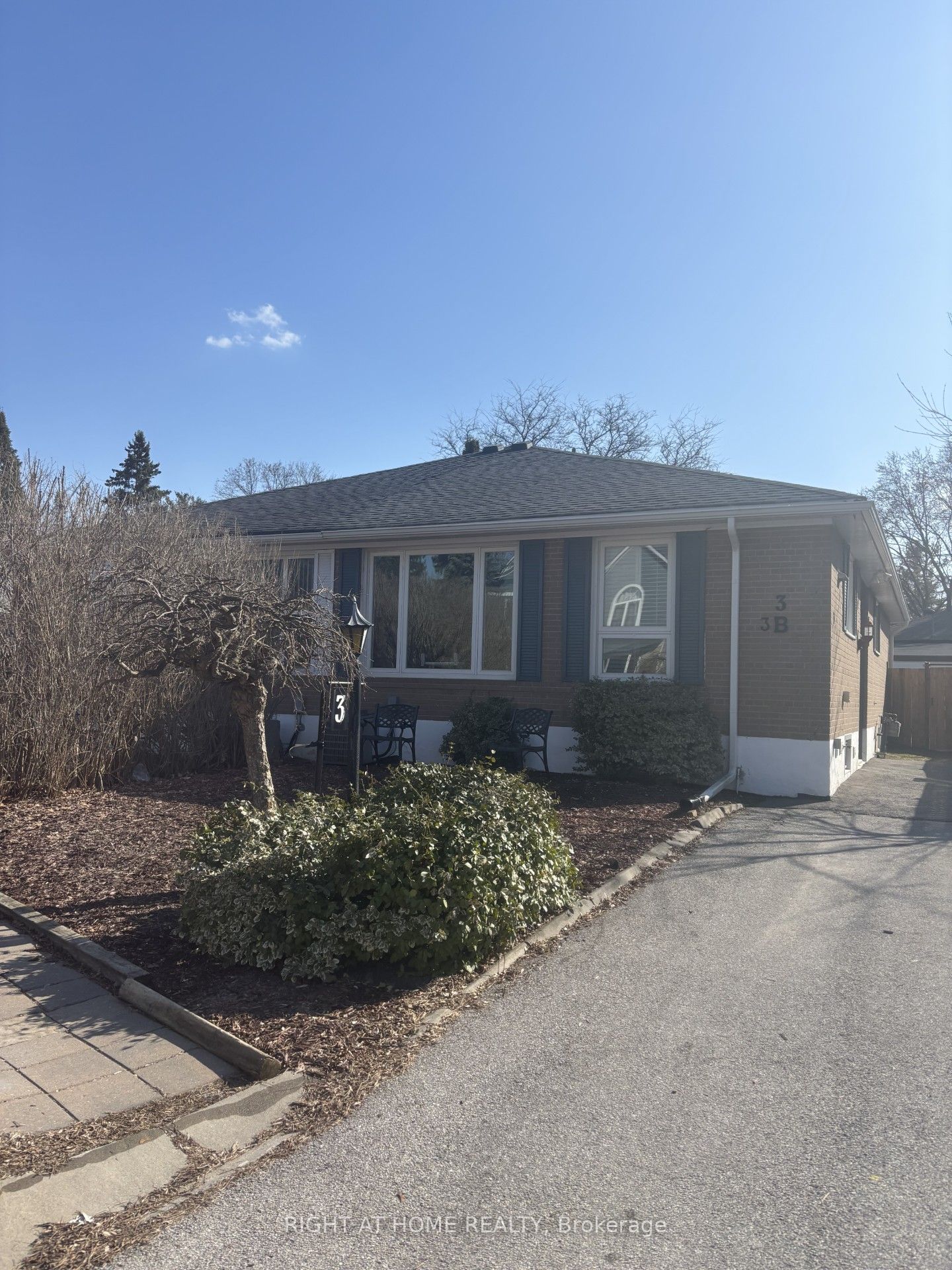 Bsmt-3 Huron Court, Aurora, ON, L4G 2X7