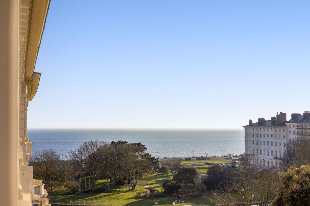 Additional image 2 of 4 bed flat for salePalmeira Square, Hove BN3