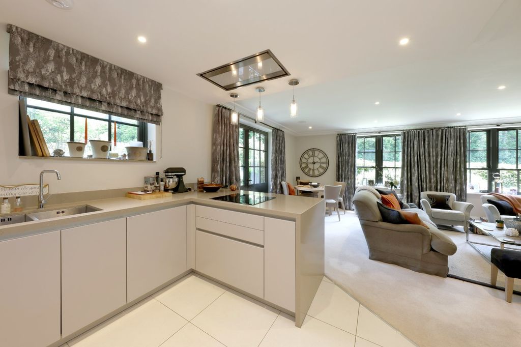 Additional image 5 of 2 bed flat for saleGlen Island, Taplow, Buckinghamshire SL6
