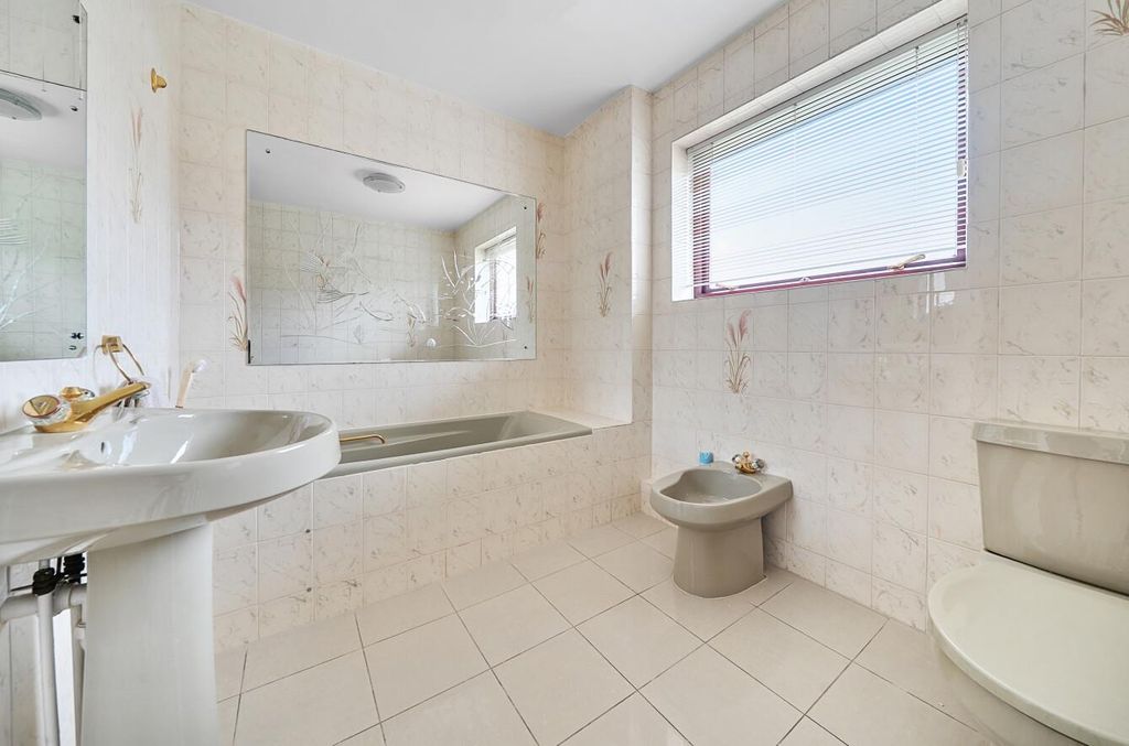 Additional image 9 of 3 bed detached bungalow for saleMaryrose Way, Whetstone N20