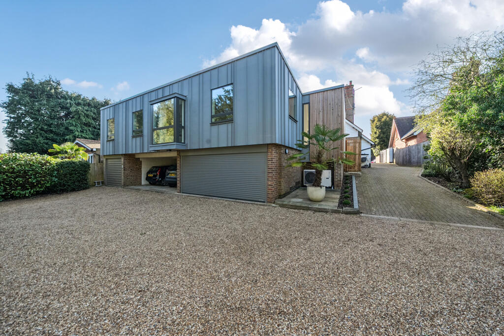 Avenue St. Nicholas, Harpenden, AL5