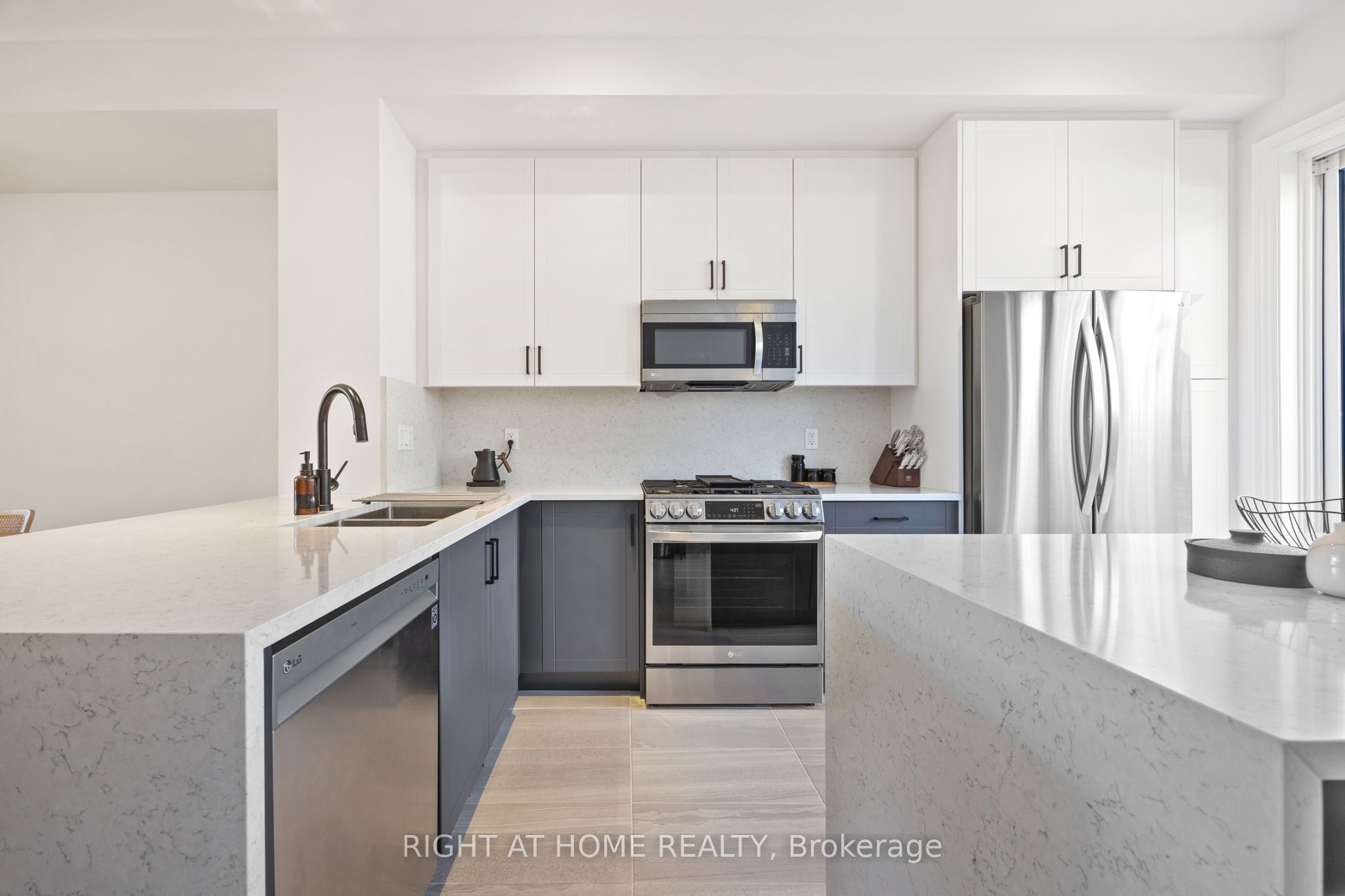 21-10 Lunar Crescent, Mississauga, ON, L5M 2P6