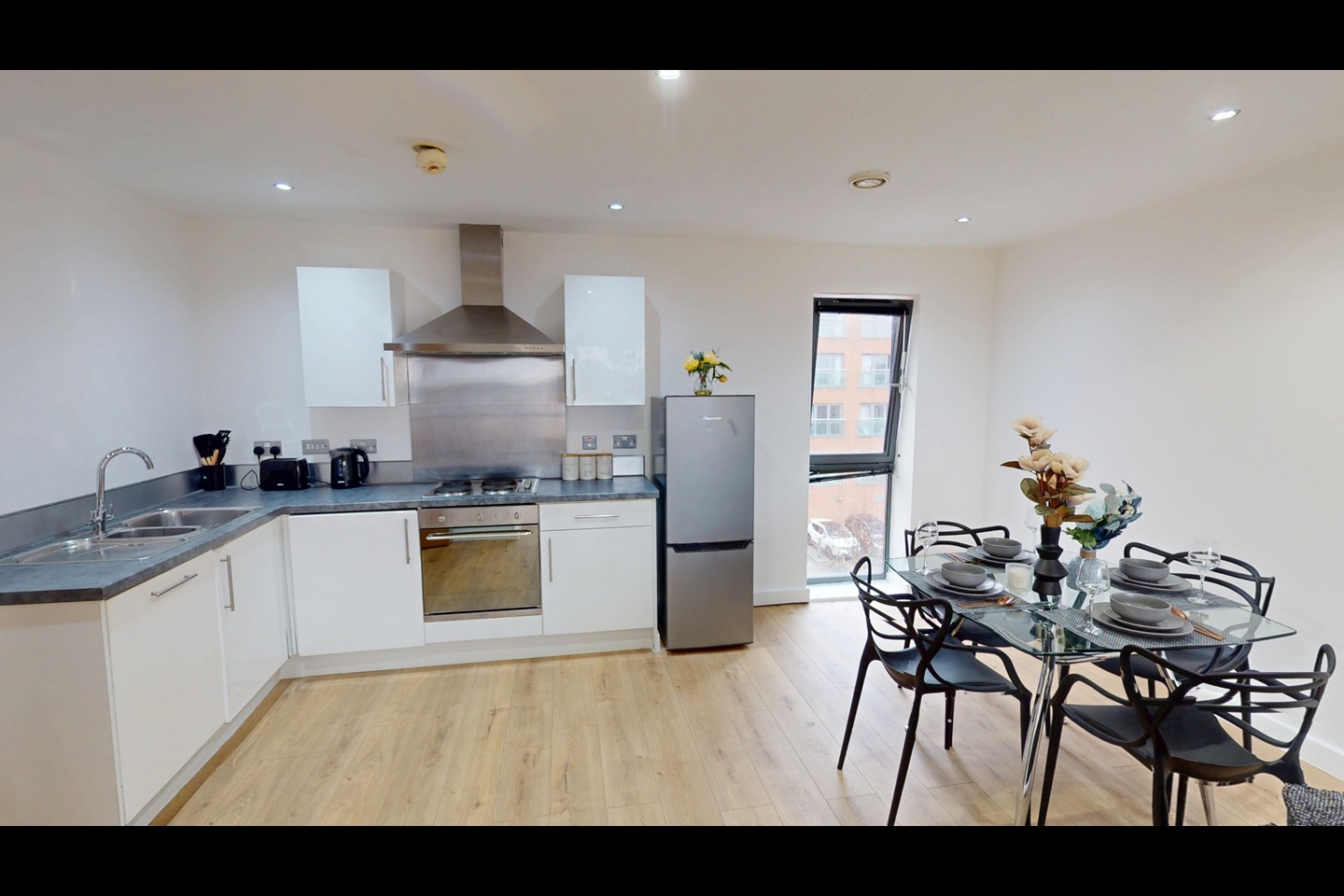2 Bed Flat, The Reach, L3, N1 7GU photo 3