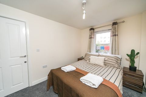 Battle Square, Reading RG30, Room to rent