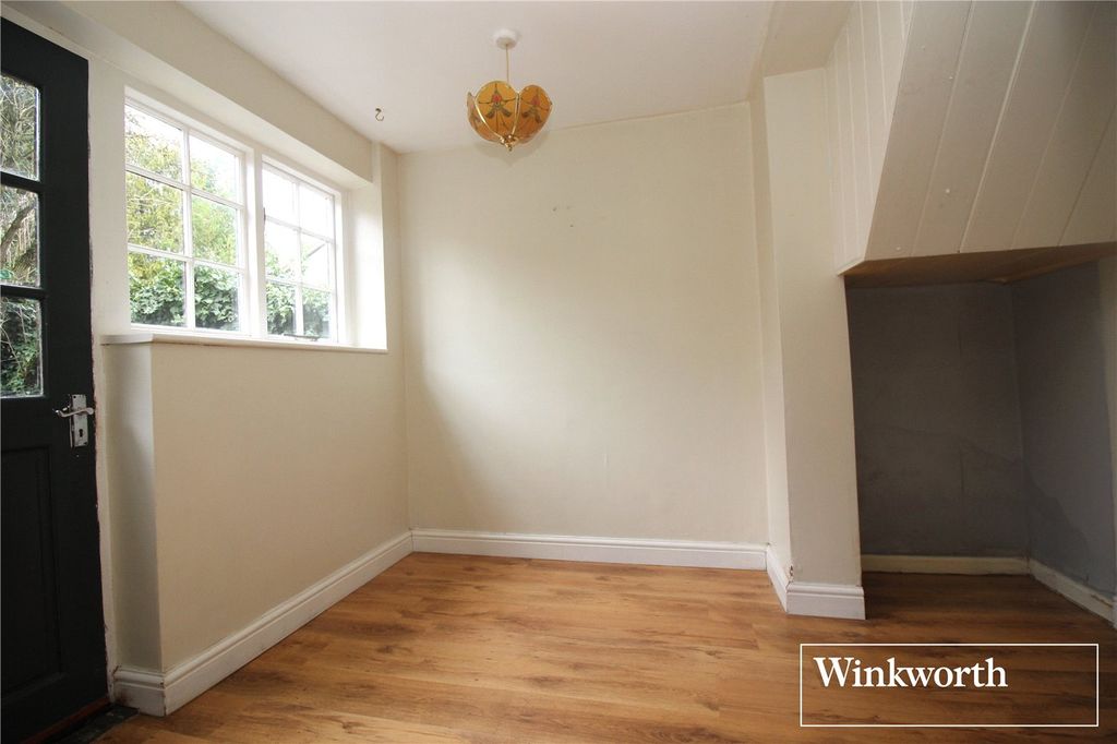 Additional image 5 of 3 bed semi-detached house for saleHogg Lane, Elstree, Borehamwood, Hertfordshire WD6