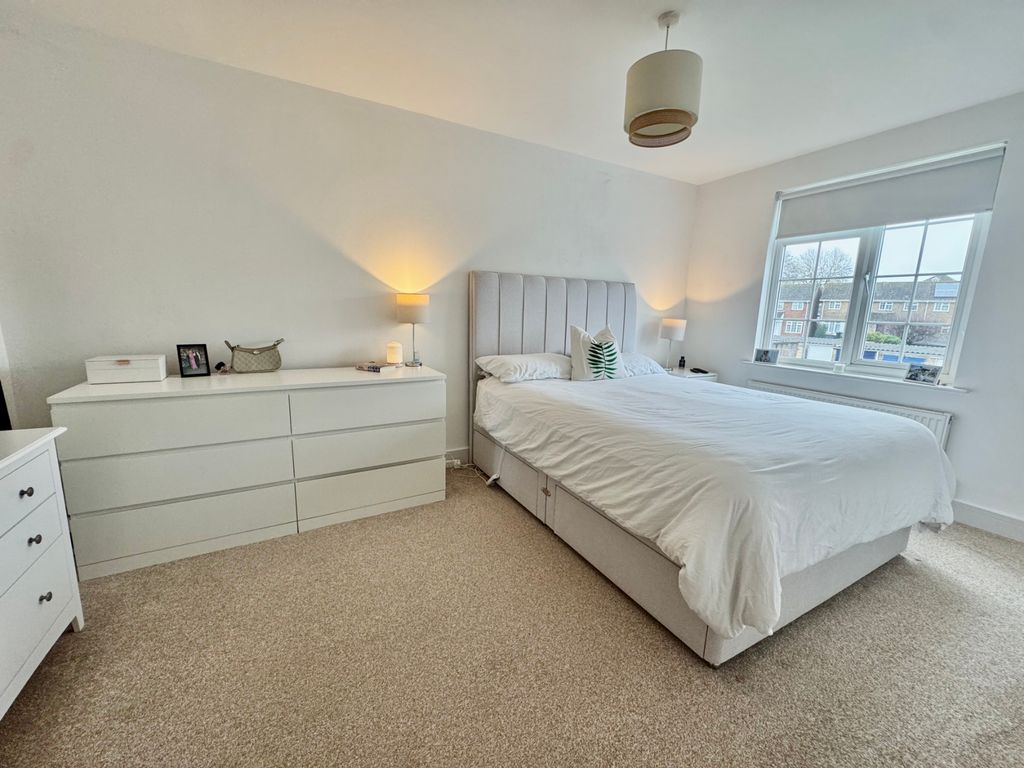Additional image 6 of 4 bed detached house for saleSamber Close, Lymington SO41