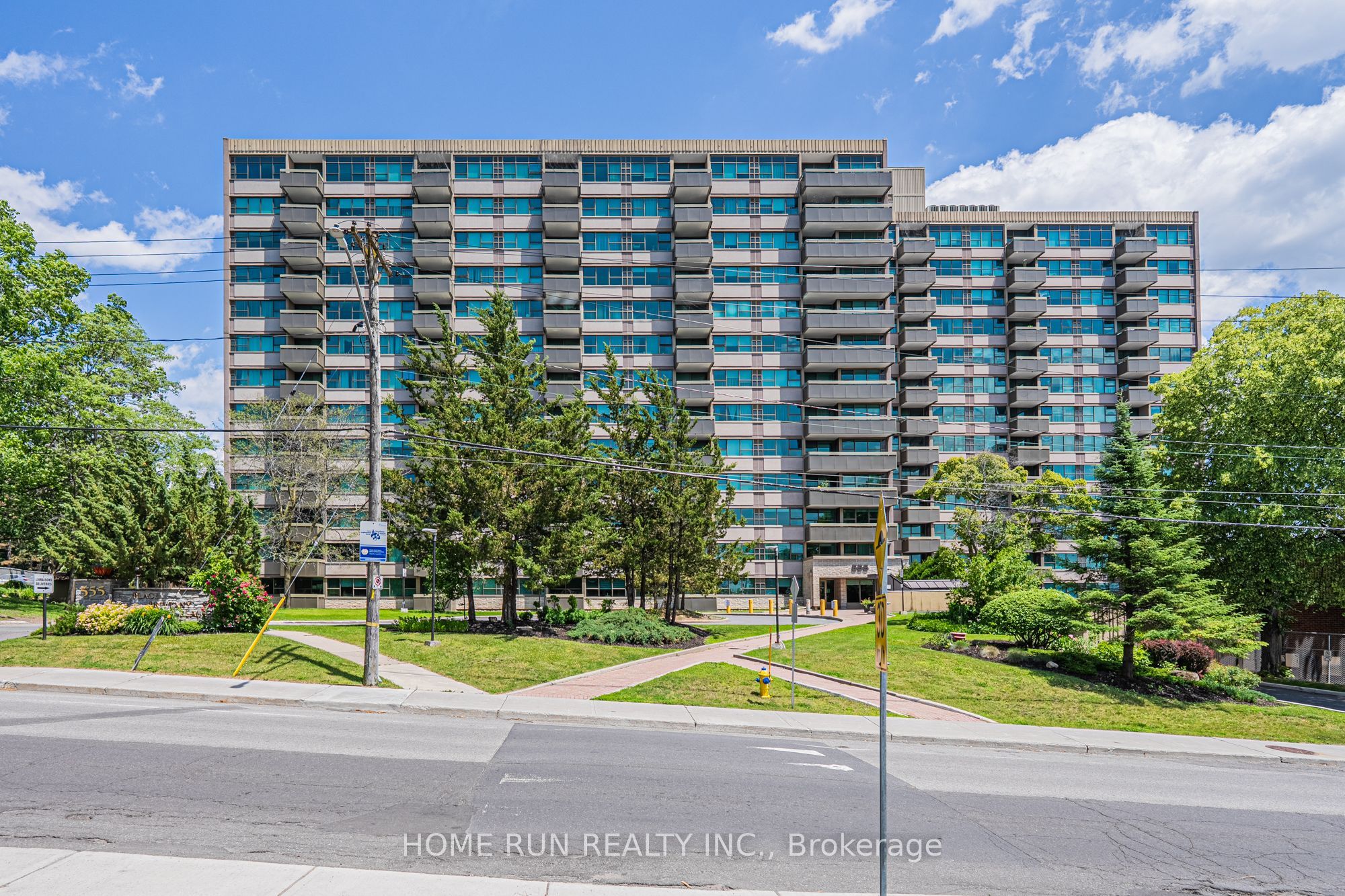 1111-555 Brittany Drive, Ottawa, ON, K1K 4C5