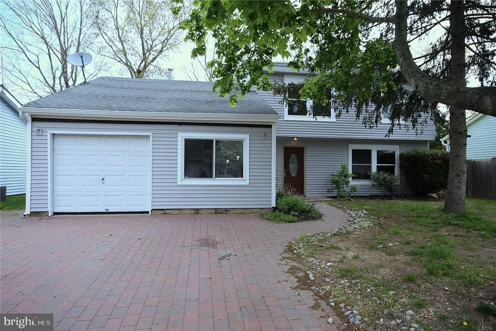 52 Bowline Street, Barnegat, NJ 08005