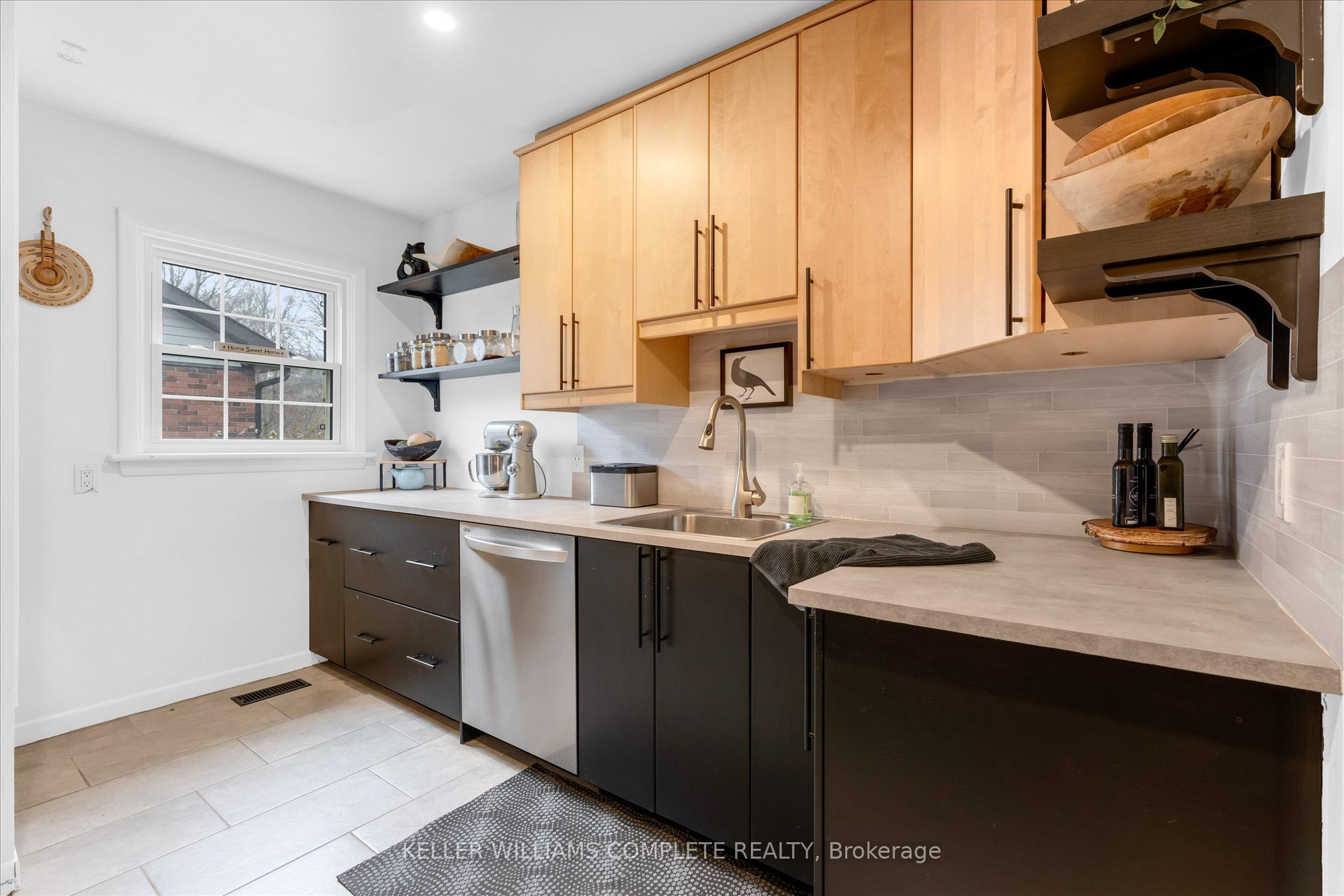 Additional image 6 of 24 Central Park Avenue, Hamilton, ON, L9H 2M7