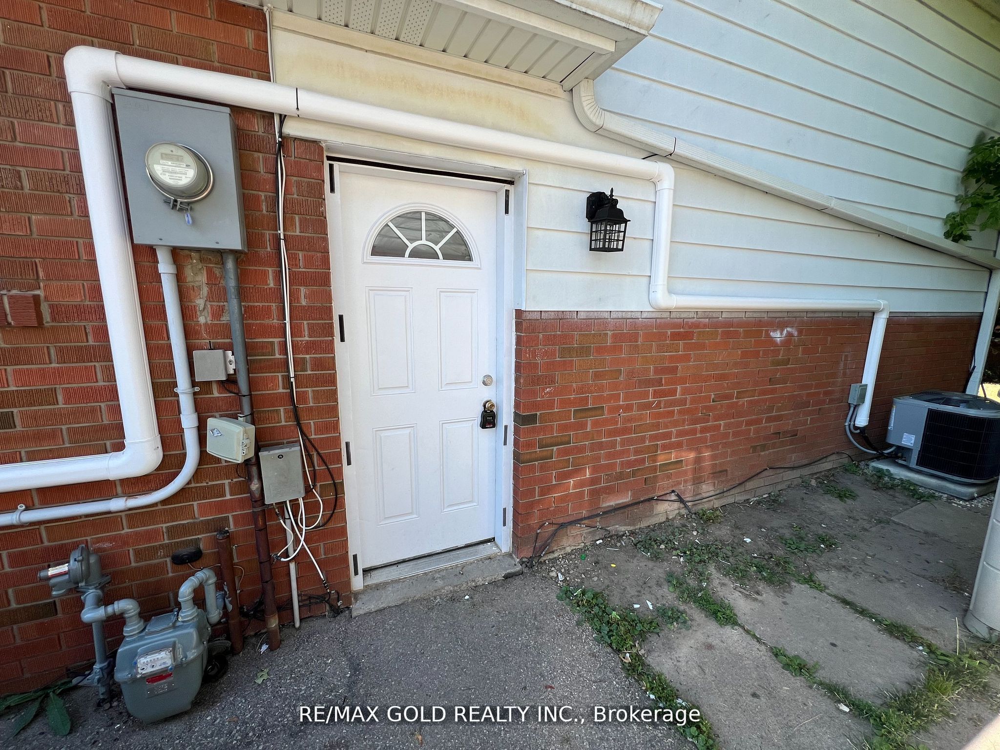 Lower-156 Mooregate Crescent, Kitchener, ON, N2M 2G1 photo 2