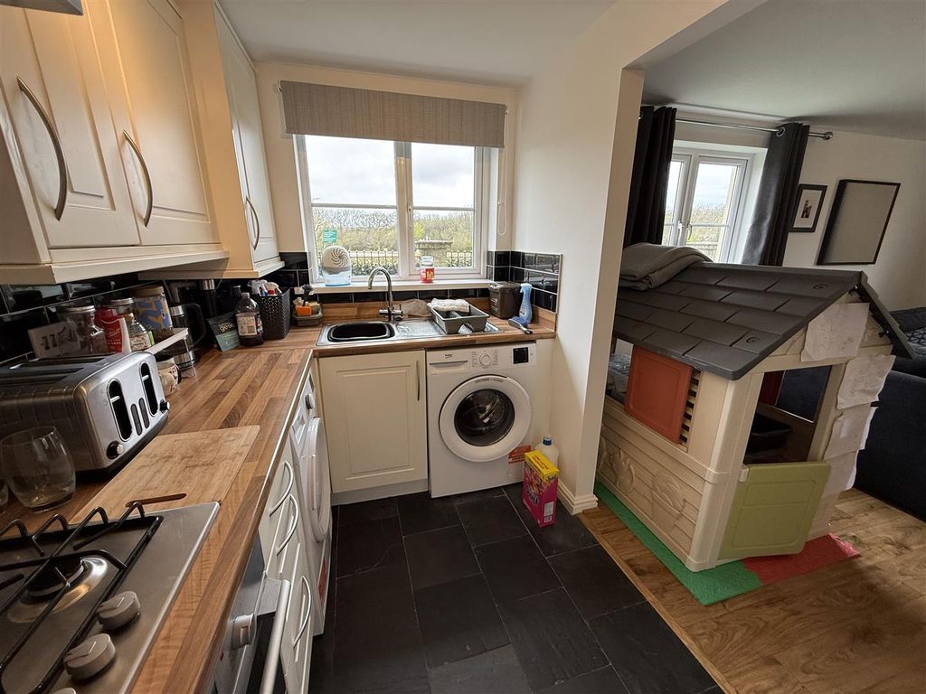 Additional image 6 of 2 bed flat for saleRhodfa'r Ceffyl, Ffoslas, Kidwelly SA17