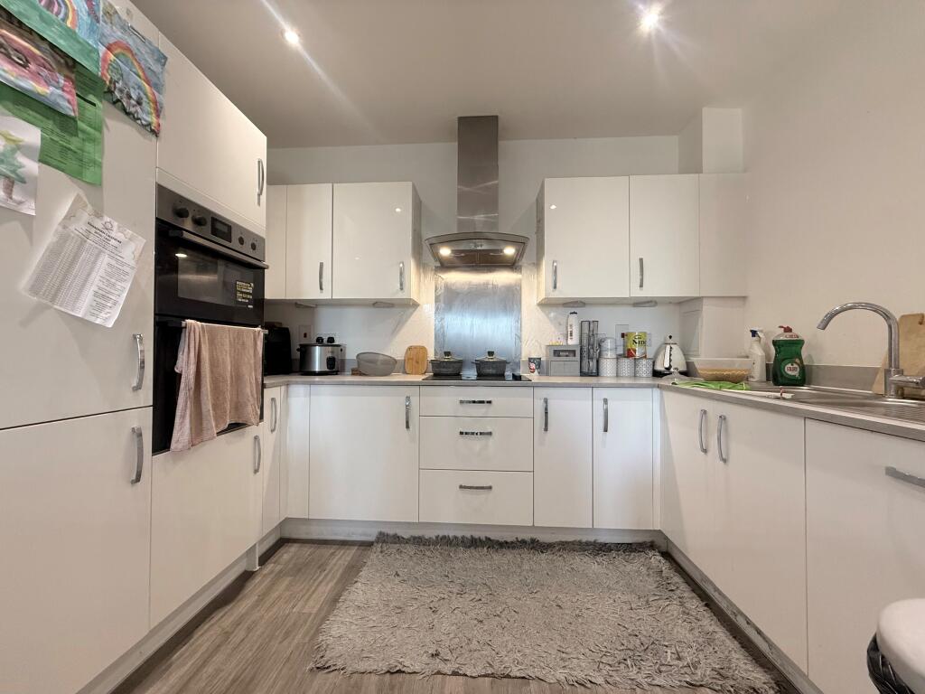 Hilltop Way, HATFIELD
