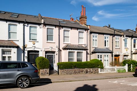 Coldfall Avenue, London N10