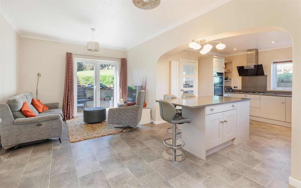 Additional image 4 of 6 bed detached house for saleNewport, Isle Of Wight PO30
