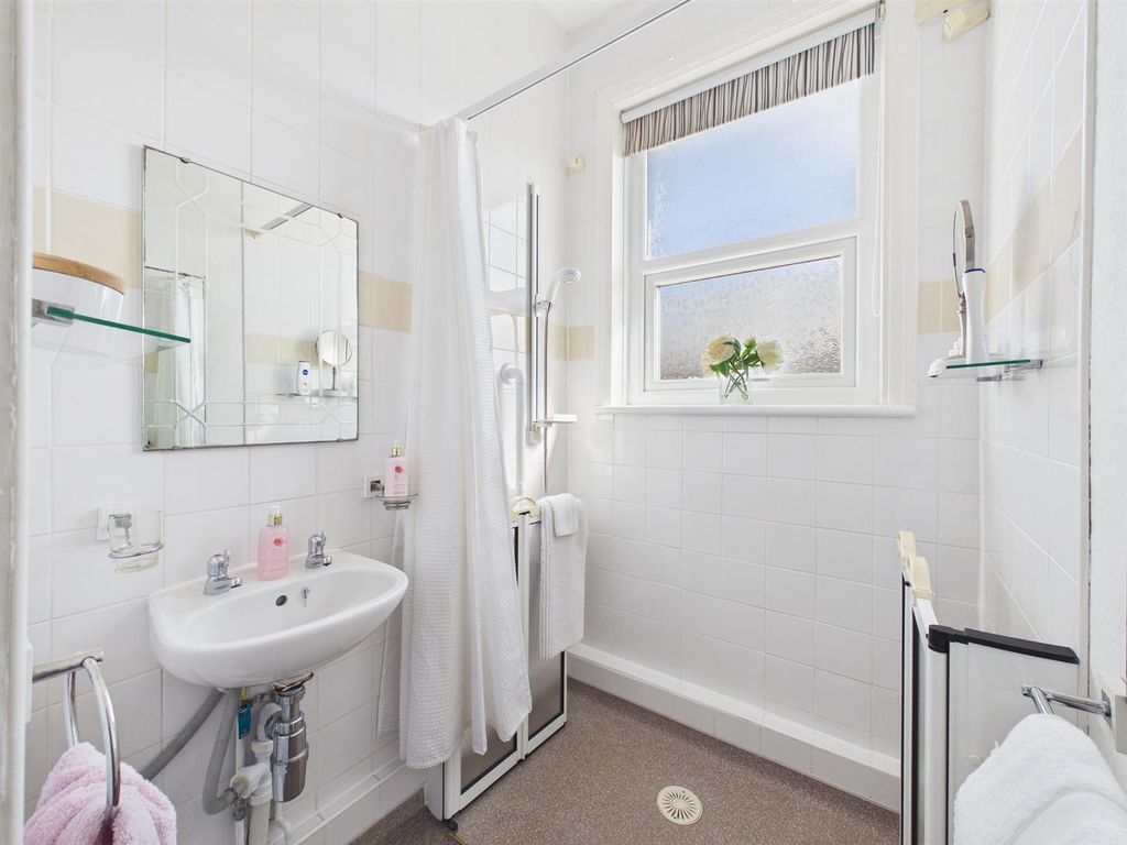 Additional image 10 of 3 bed flat for saleLougher Gardens, Porthcawl CF36