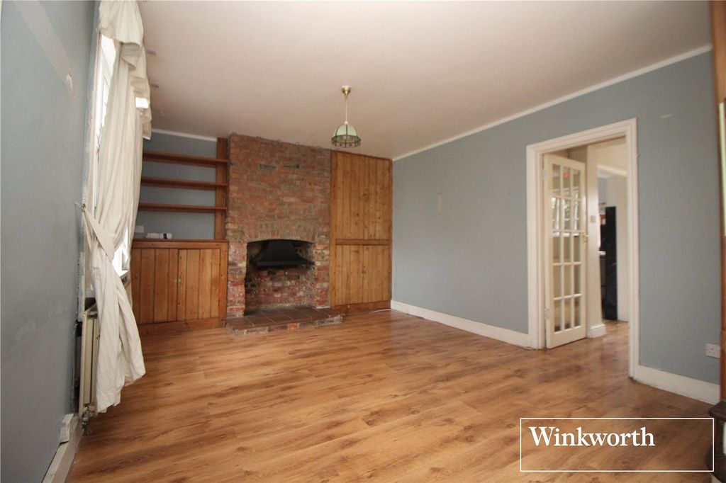 Additional image 2 of 3 bed semi-detached house for saleHogg Lane, Elstree, Borehamwood, Hertfordshire WD6