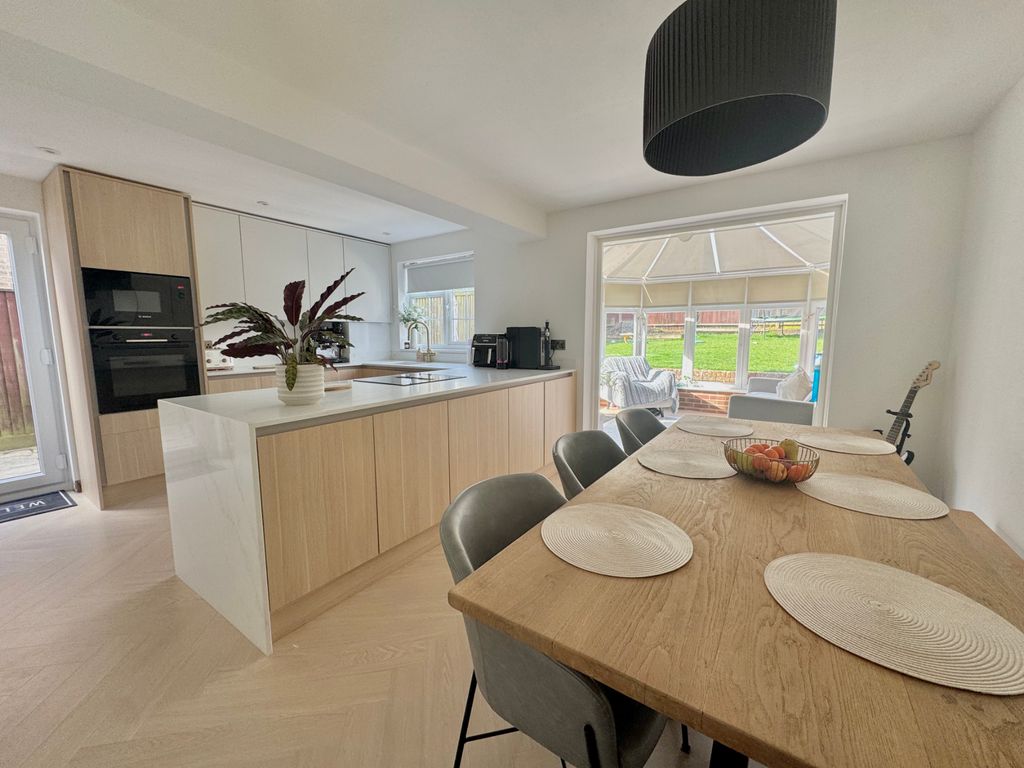 Additional image 2 of 4 bed detached house for saleSamber Close, Lymington SO41