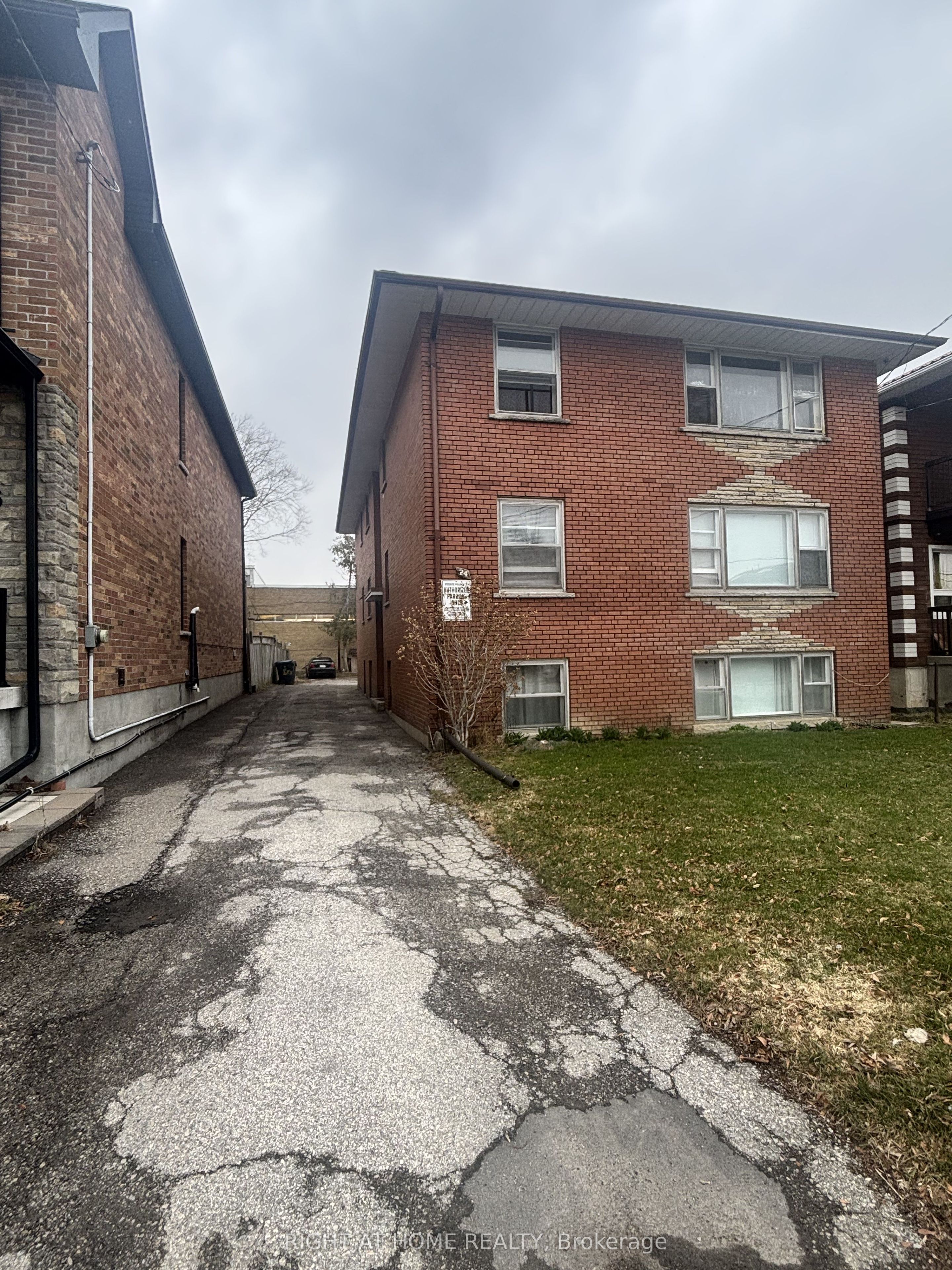 6-24 Vanevery Street, Toronto, ON, M8V 1Y6