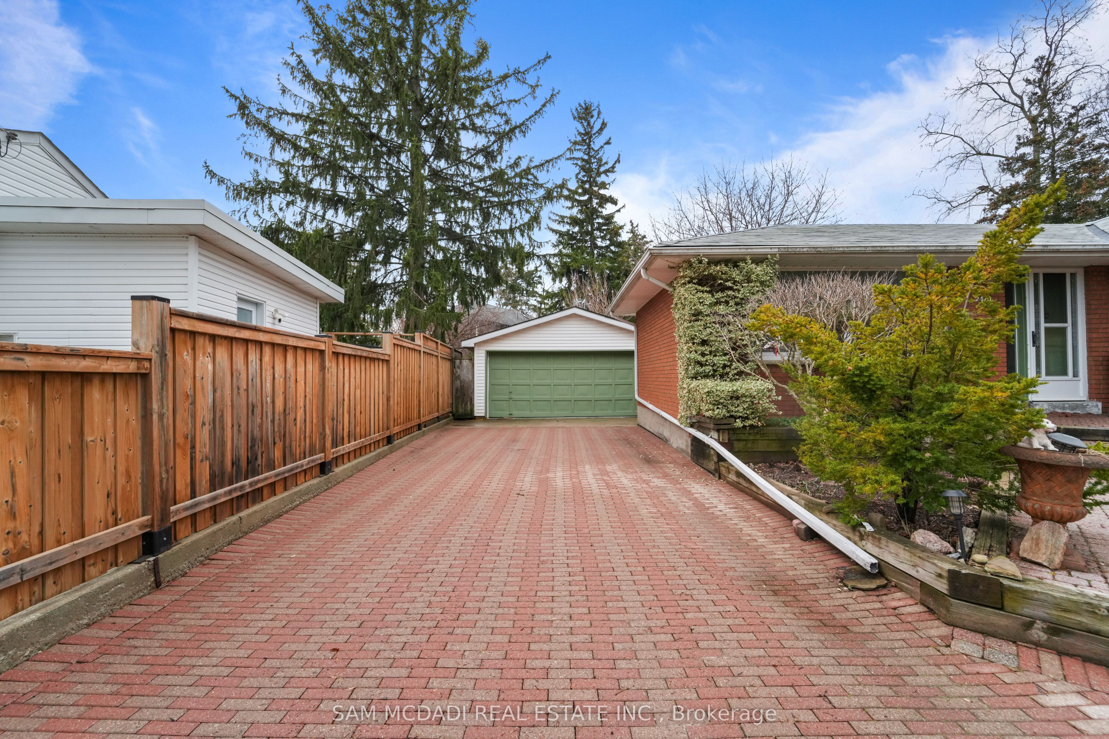 2470 Meadowood Crescent, Oakville, ON, L6L 1V6