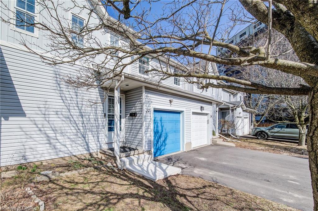 27-90 Mooregate Crescent, Kitchener, ON, N2M 5P7 photo 3