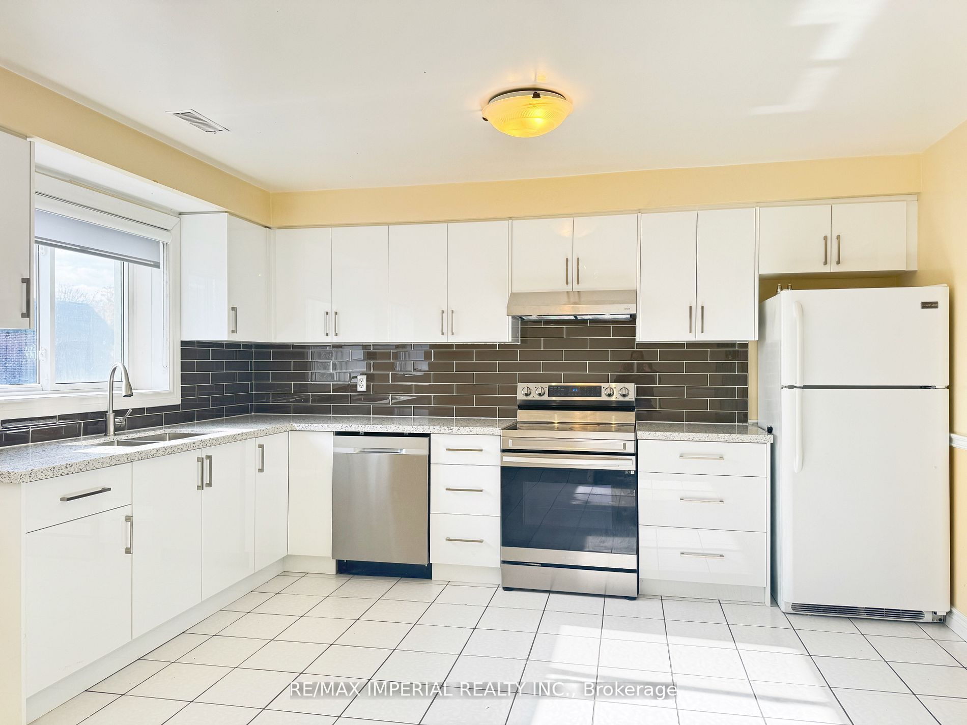 641A The Queensway N/a, Toronto, ON, M8Y 1K6