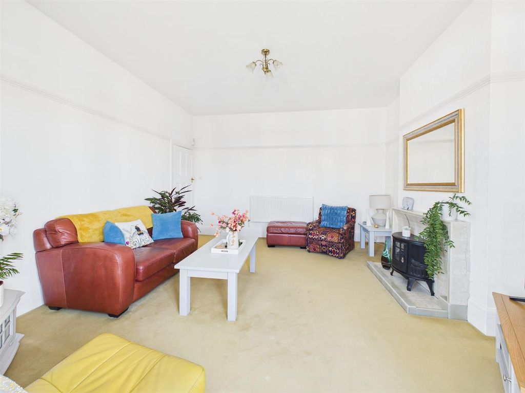 Additional image 5 of 3 bed flat for saleLougher Gardens, Porthcawl CF36