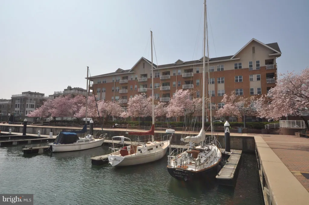23 Pierside Drive Unit T-10, Baltimore, MD 21230
