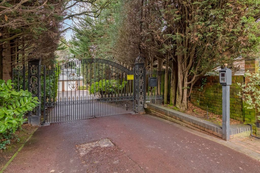 Additional image 38 of 8 bed detached house for saleByron Drive, London N2
