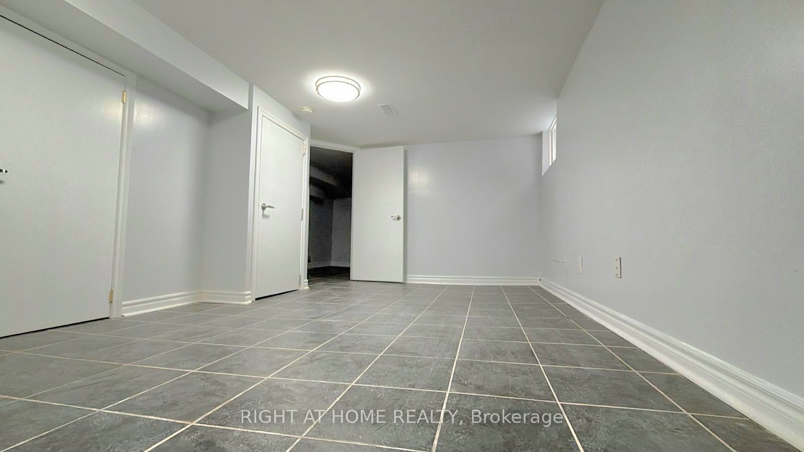 Basement-408 Strathmore Boulevard, Toronto, ON, M4C 1N5 photo 3