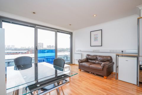 Regent Street, Leeds LS2, Studio to rent