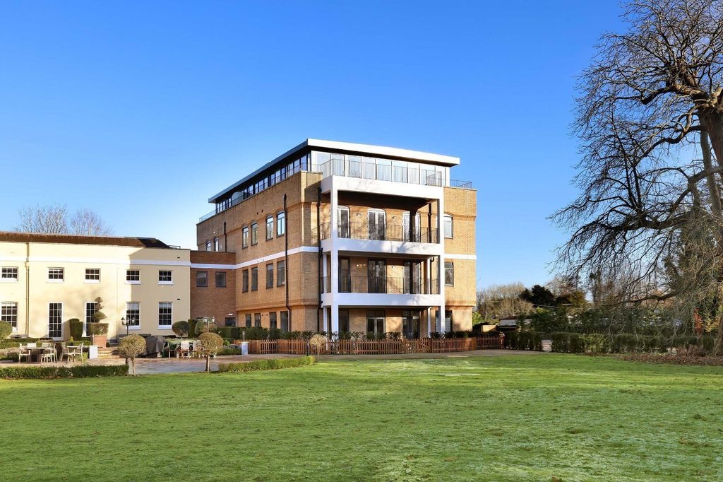 Additional image 10 of 3 bed flat for saleWesthorpe Park, Marlow, Buckinghamshire SL7