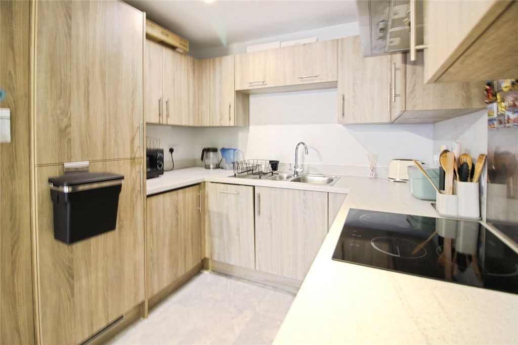 Additional image 11 of 1 bed flat for saleOscar Wilde Road, Reading RG1