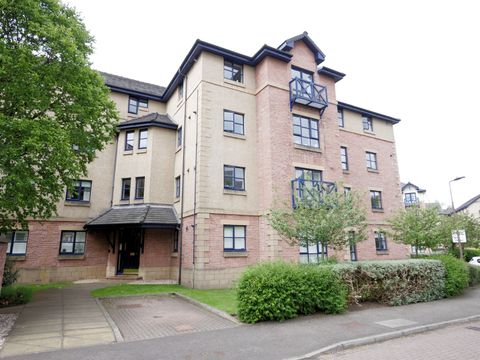 Russell Gardens, Roseburn, Edinburgh EH12