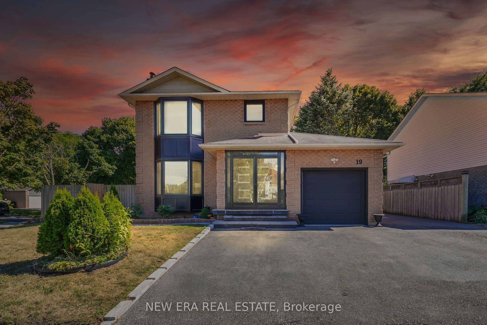 19 Glenabbey Drive, Clarington, ON, L1E 1C1
