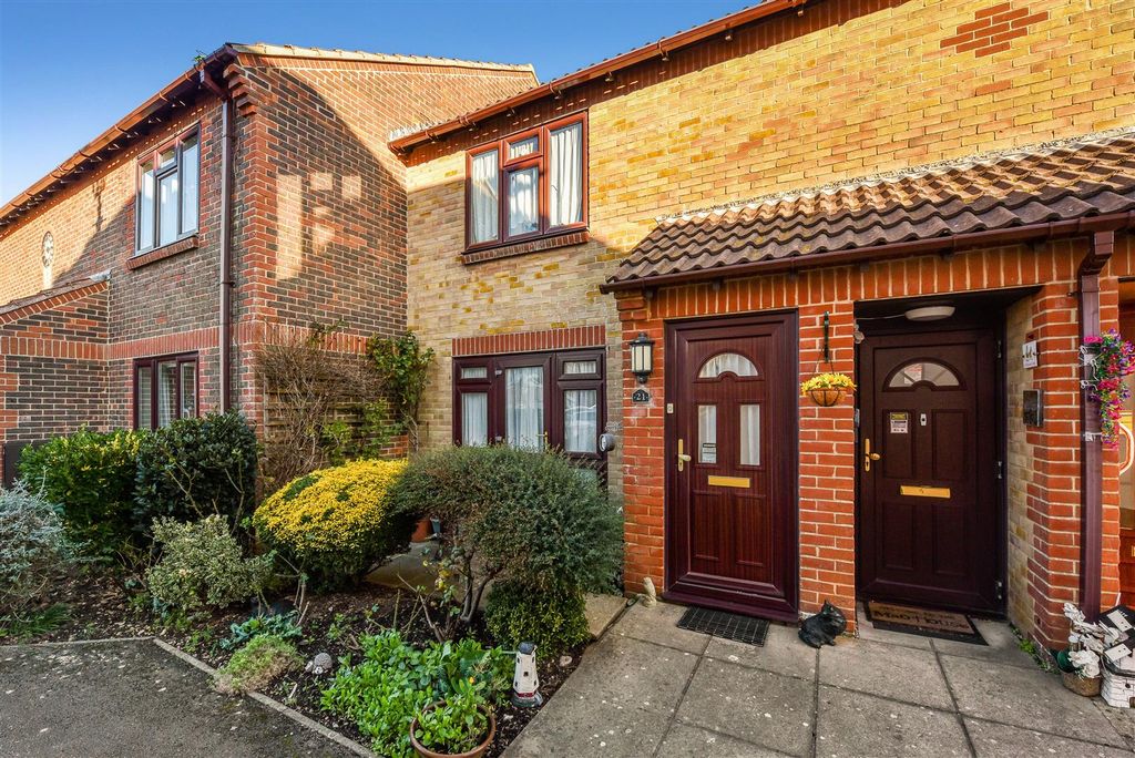 2 bed flat for saleWindmill Court, East Wittering, Chichester PO20