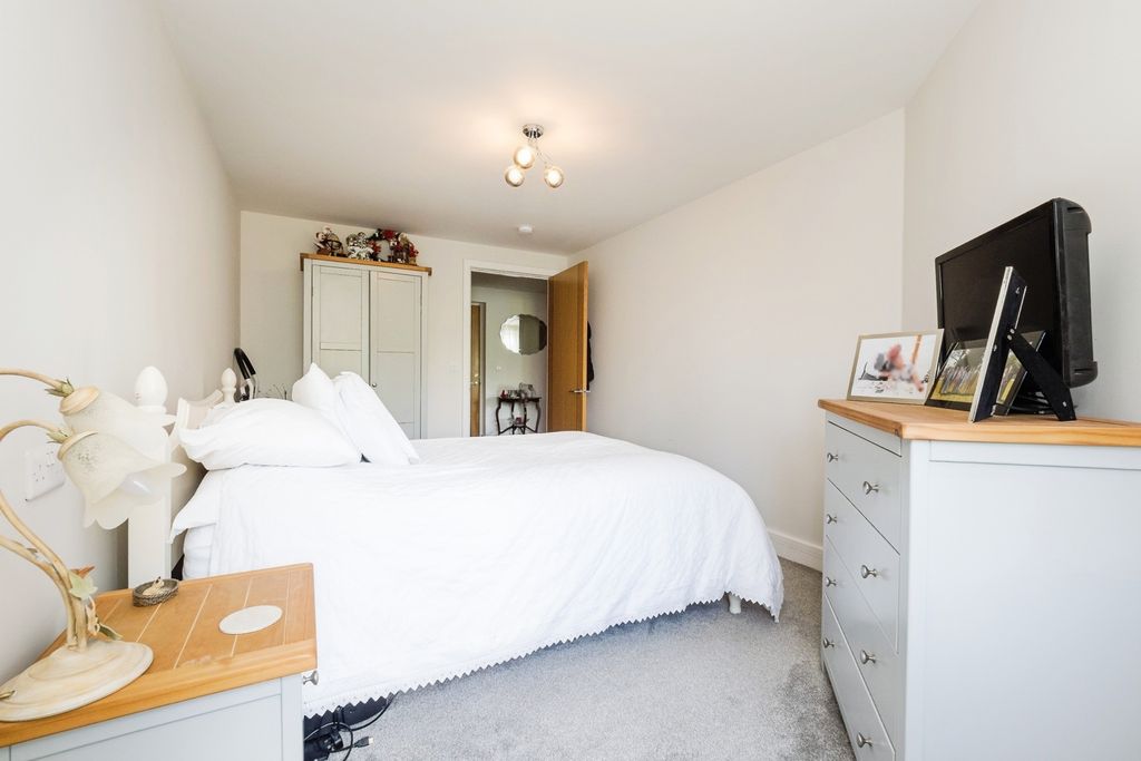 Additional image 7 of 2 bed flat for saleWhite Hart Lane, Romford RM7