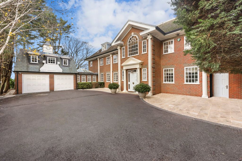 8 bed detached house for saleByron Drive, London N2